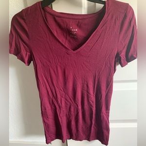 Maroon V-neck A new day t-shirt - XS